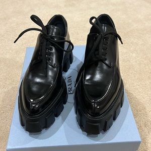 PRADA Monolith Oxford Shoe. Size 37. Like new!!